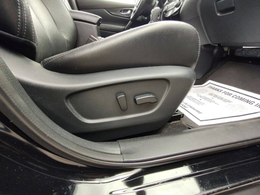 2019 Nissan Rogue Image 37