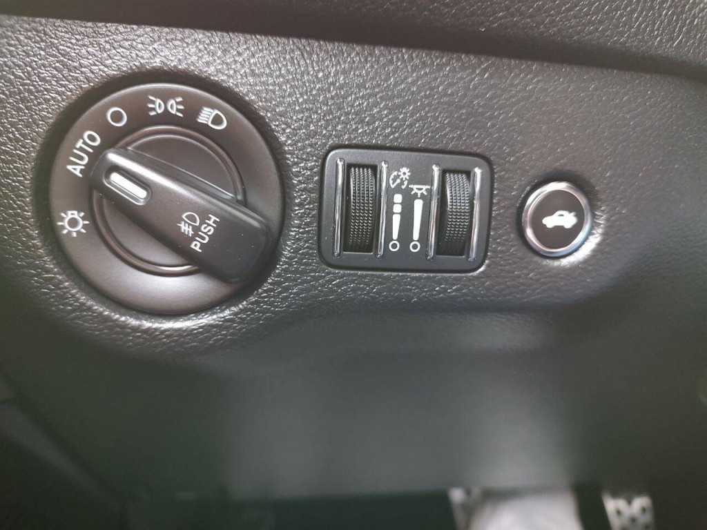 2020 Dodge Challenger Image 25