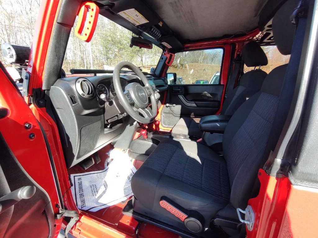 2011 Jeep Wrangler Image 14