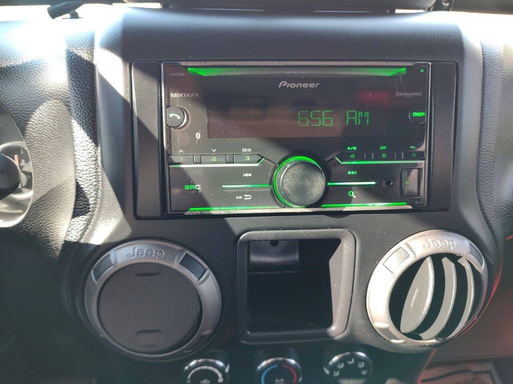 2011 Jeep Wrangler Image 17