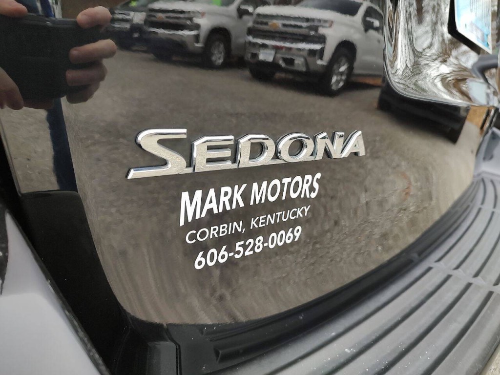 2012 Kia Sedona Image 11