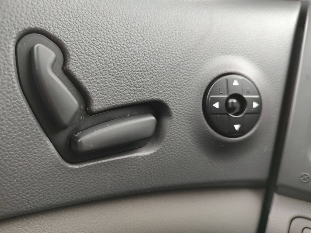 2012 Kia Sedona Image 32