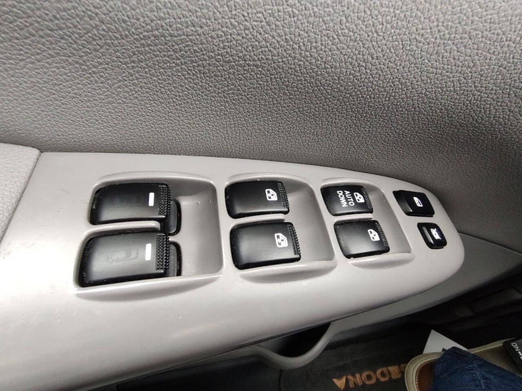 2012 Kia Sedona Image 34