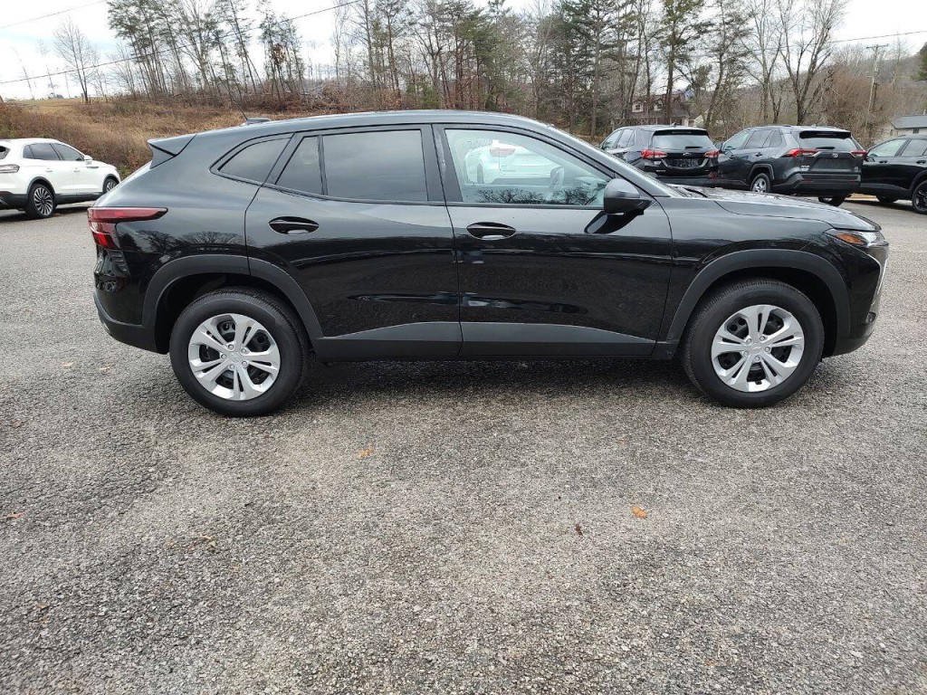 2025 Chevrolet Trax Image 8