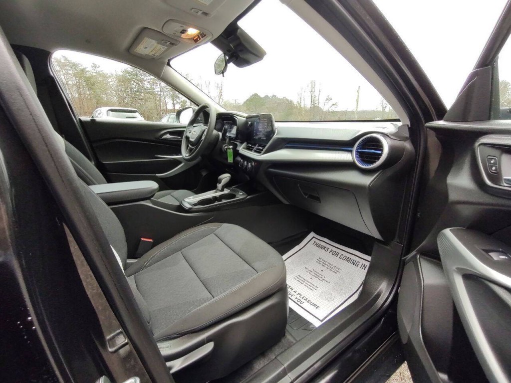2025 Chevrolet Trax Image 13