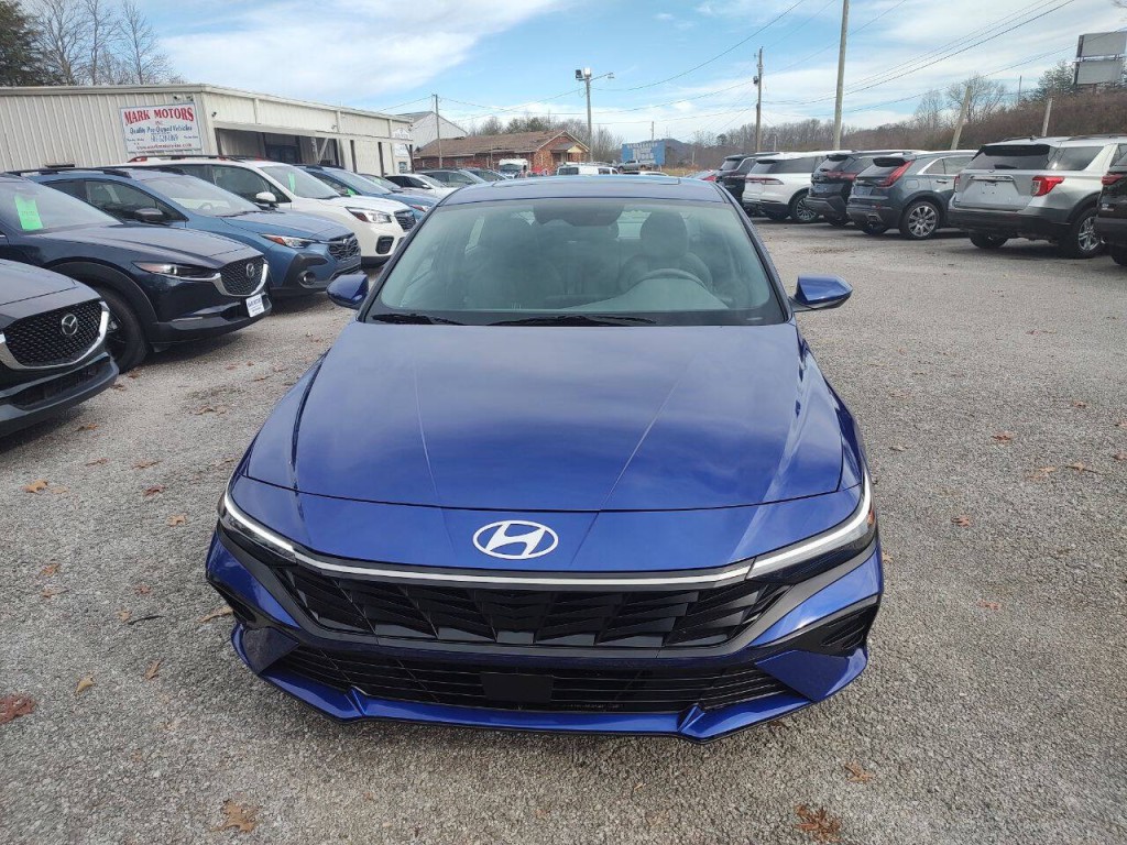 2025 Hyundai Elantra Image 3