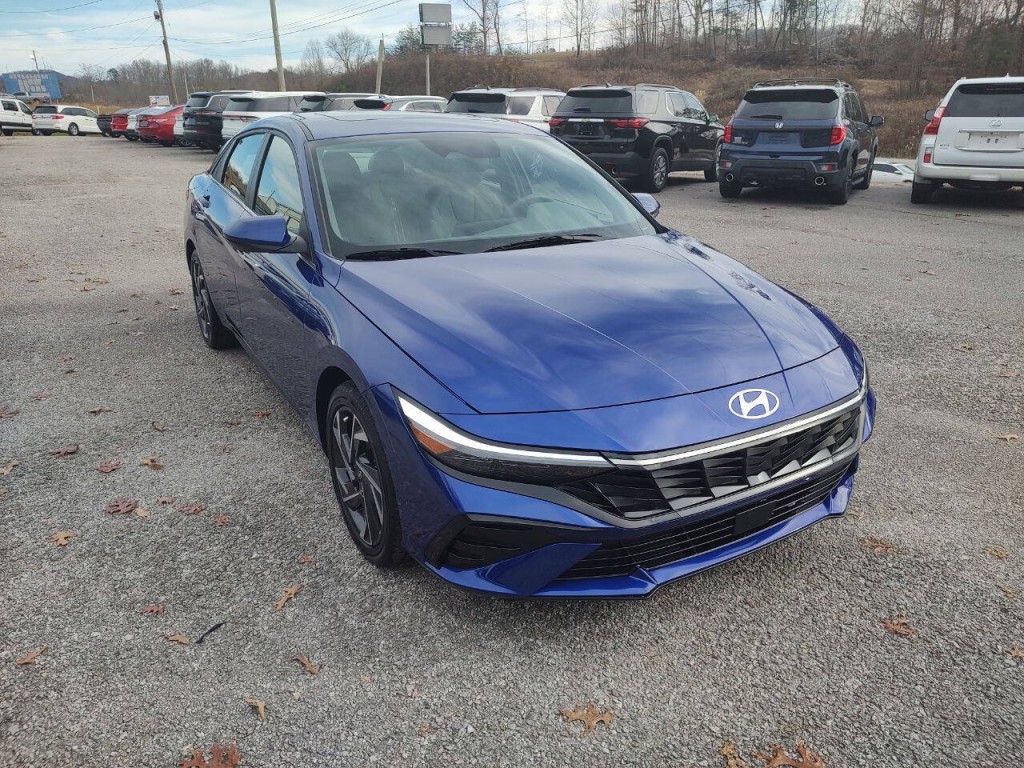 2025 Hyundai Elantra Image 4