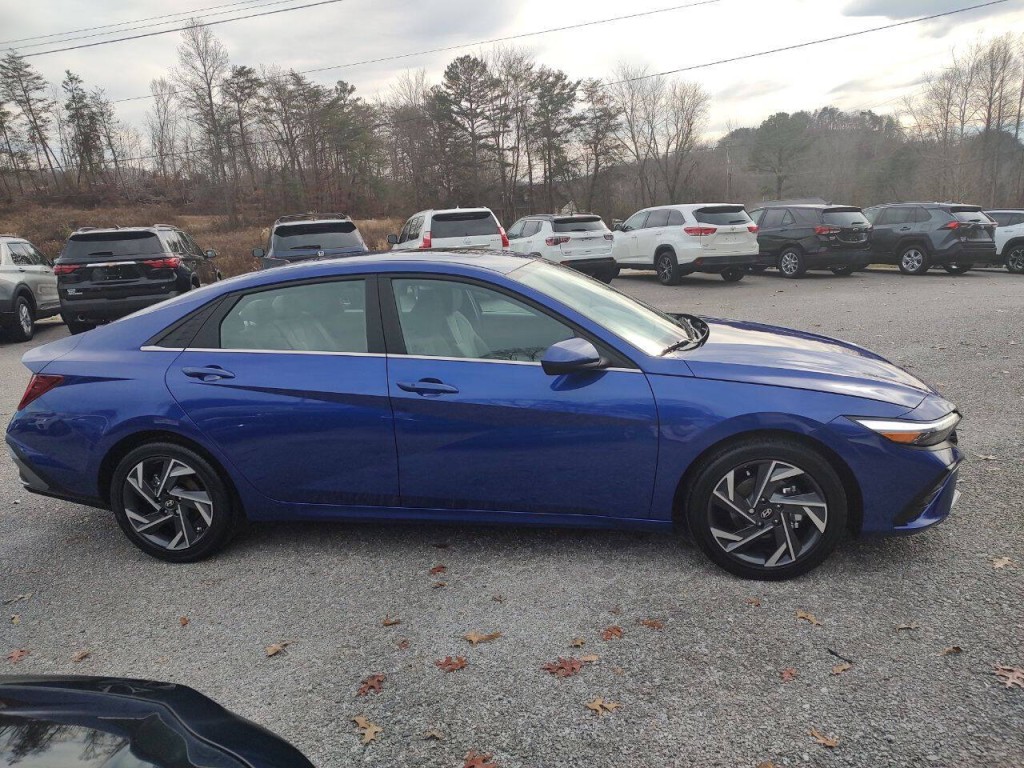 2025 Hyundai Elantra Image 5
