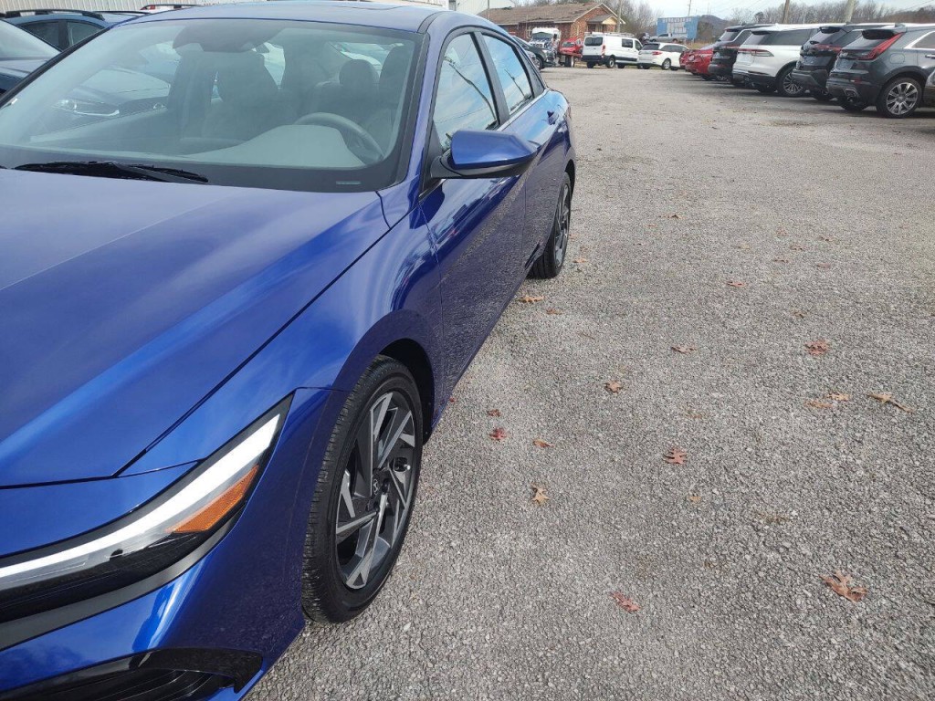 2025 Hyundai Elantra Image 11