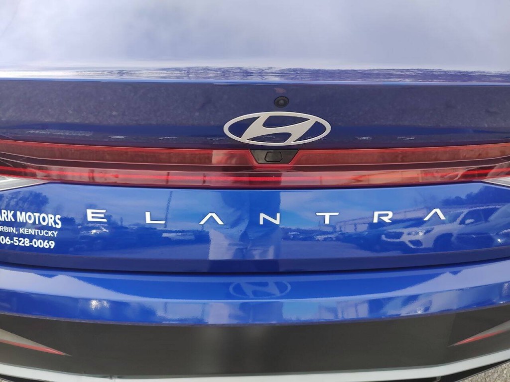 2025 Hyundai Elantra Image 14