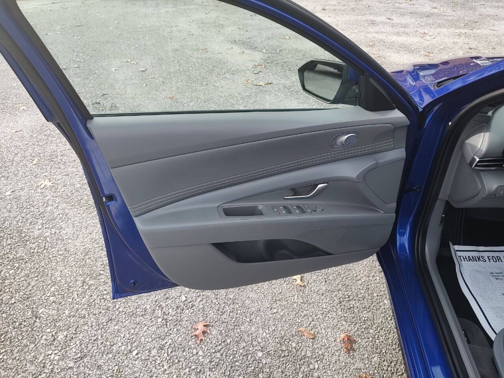 2025 Hyundai Elantra Image 16