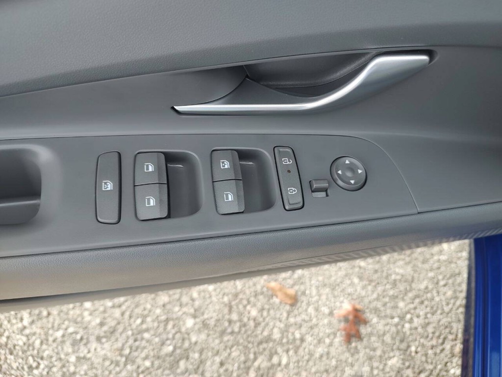 2025 Hyundai Elantra Image 17