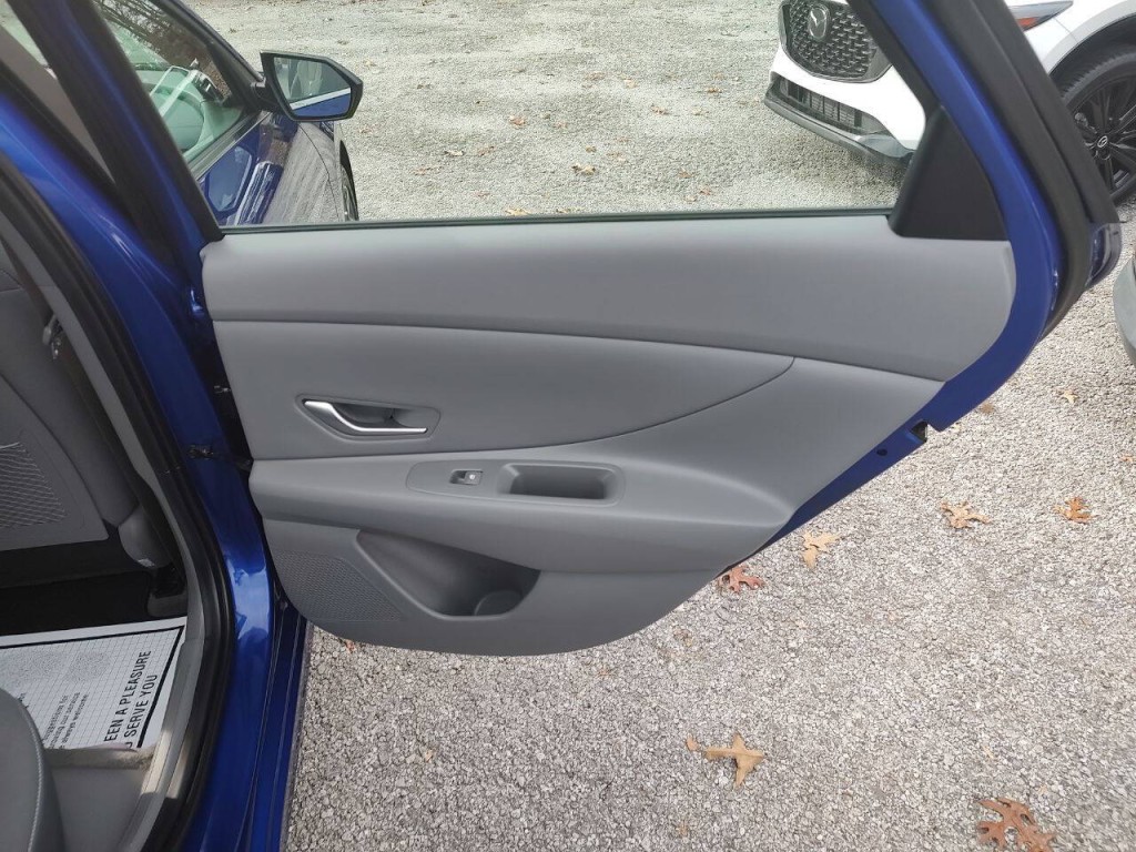2025 Hyundai Elantra Image 27
