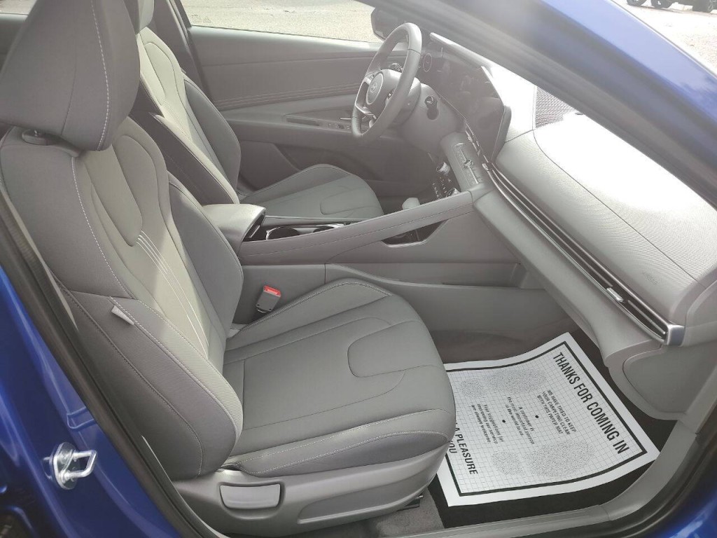 2025 Hyundai Elantra Image 28