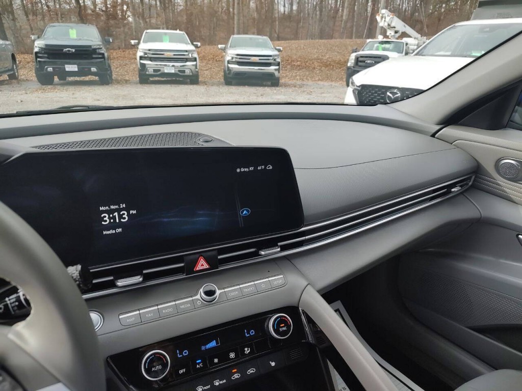 2025 Hyundai Elantra Image 31