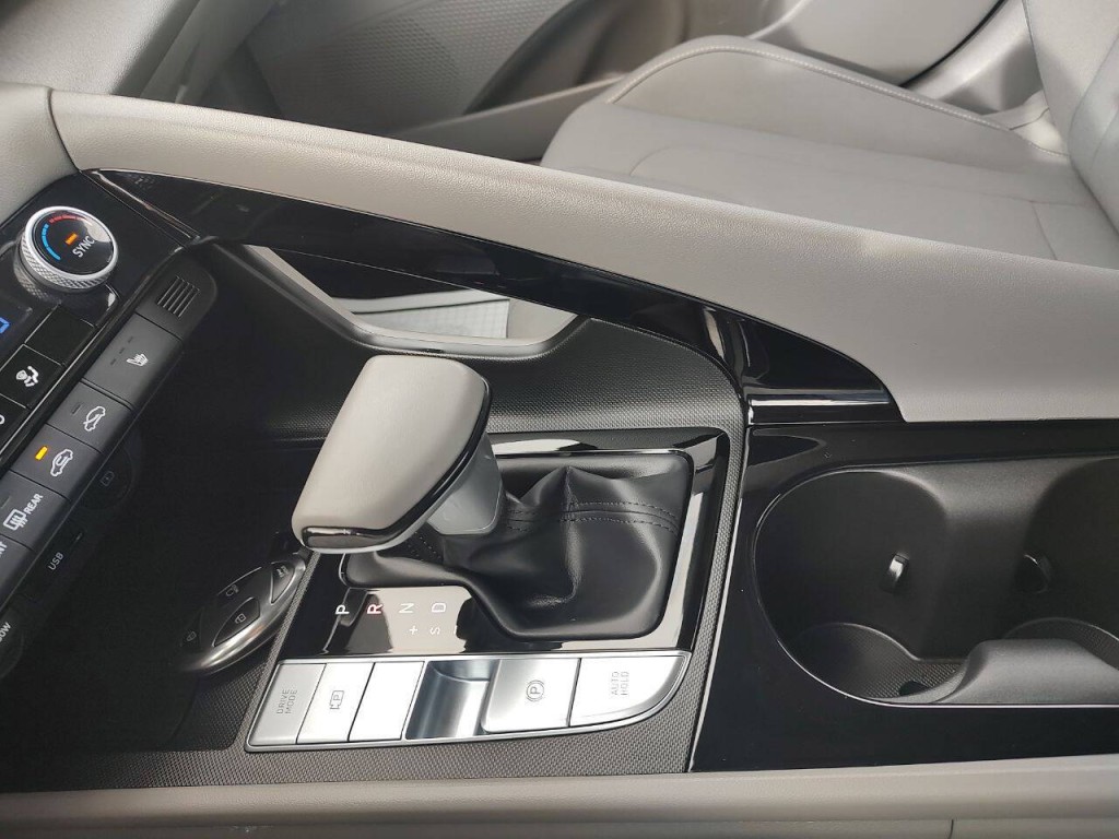2025 Hyundai Elantra Image 36