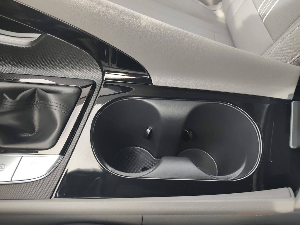 2025 Hyundai Elantra Image 37