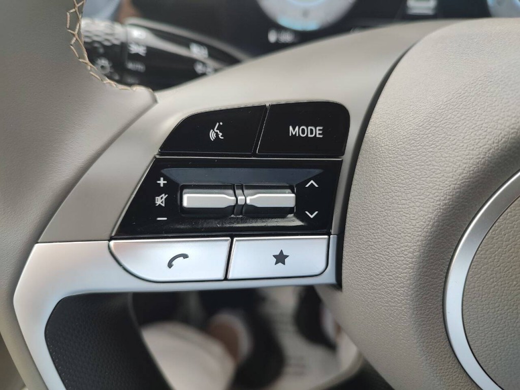 2025 Hyundai Elantra Image 40