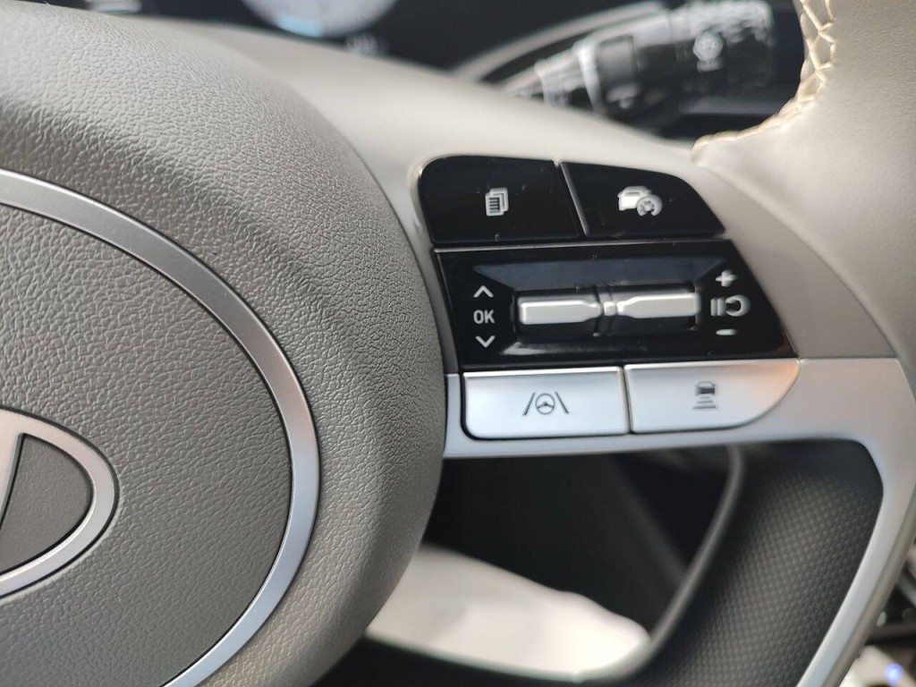 2025 Hyundai Elantra Image 41