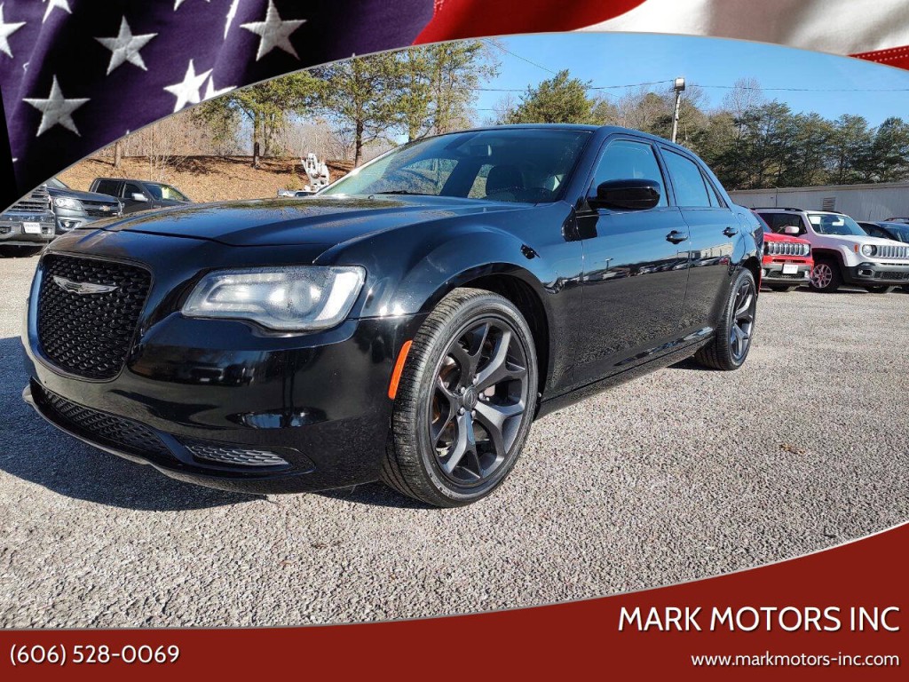 2020 Chrysler 300 Image 1