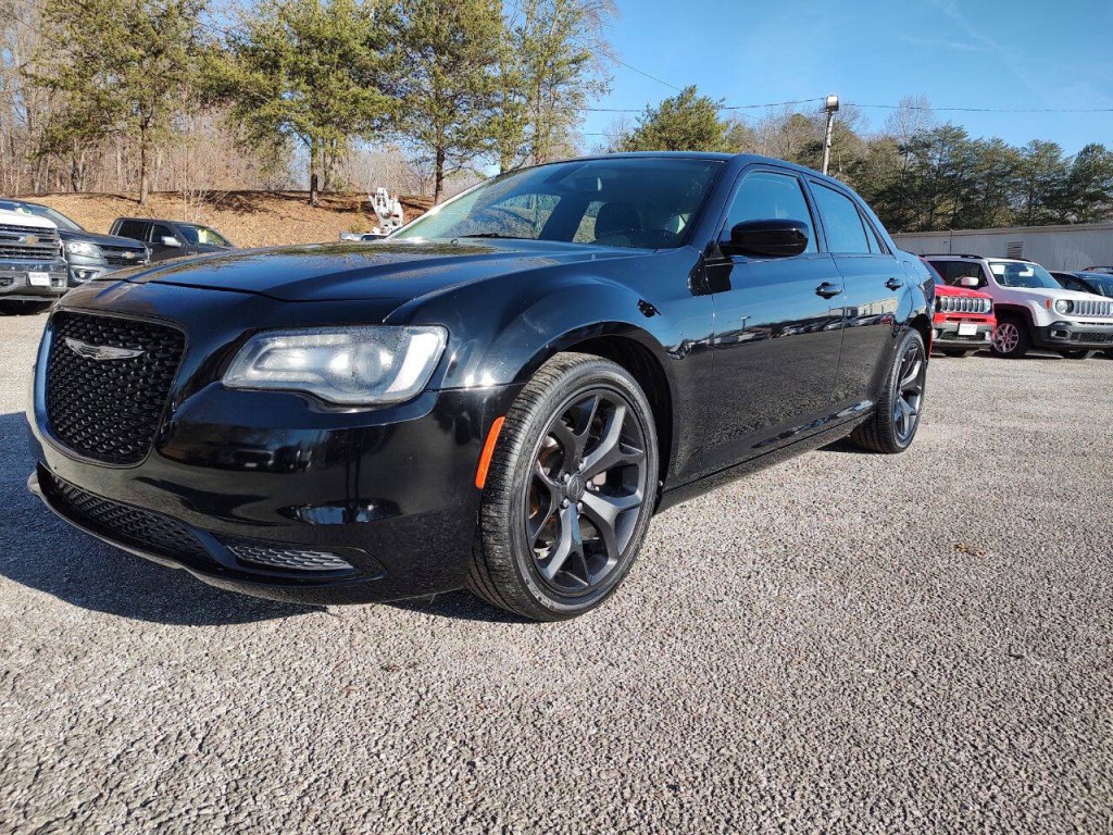 2020 Chrysler 300 Image 2