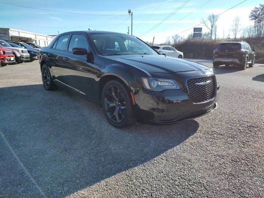 2020 Chrysler 300 Image 4