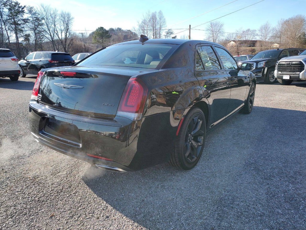 2020 Chrysler 300 Image 5