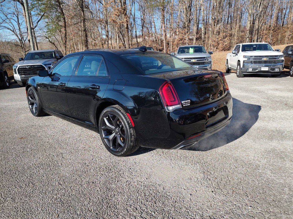 2020 Chrysler 300 Image 6