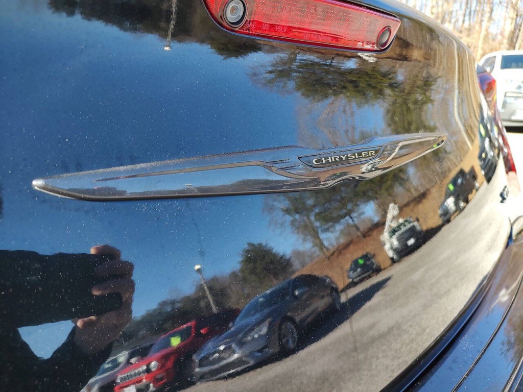 2020 Chrysler 300 Image 9