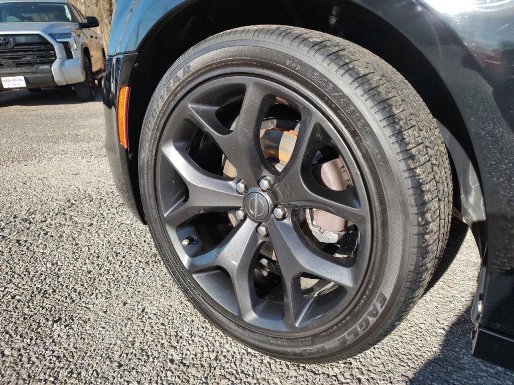 2020 Chrysler 300 Image 11