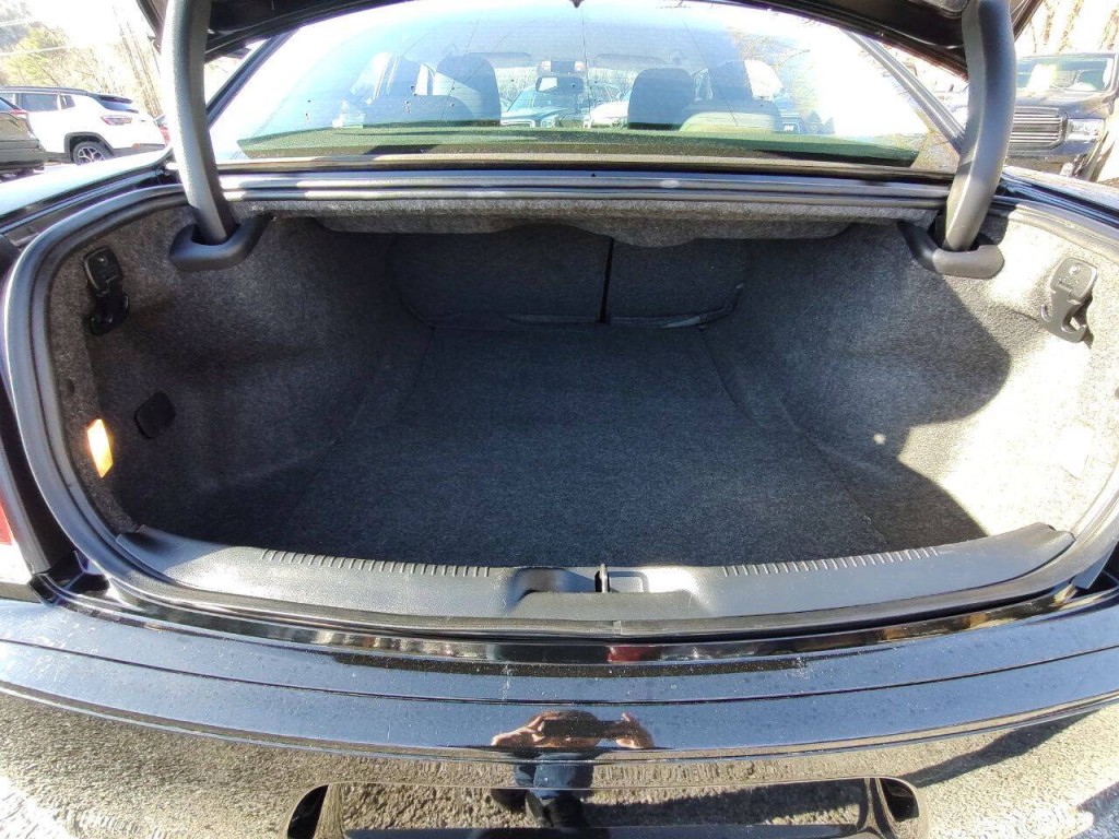 2020 Chrysler 300 Image 16