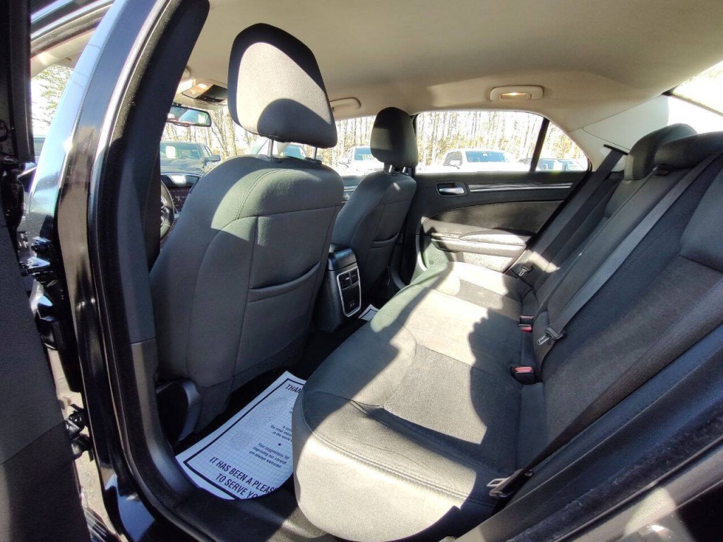 2020 Chrysler 300 Image 17