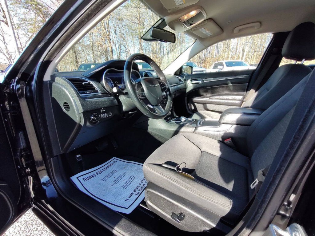 2020 Chrysler 300 Image 19