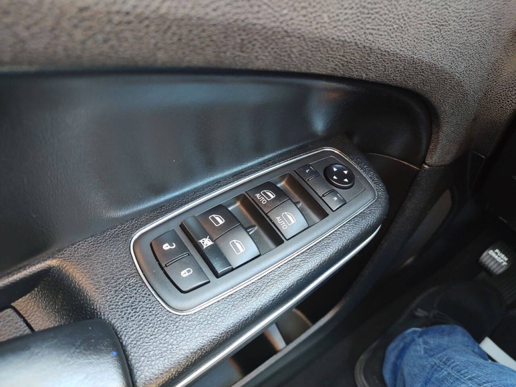 2020 Chrysler 300 Image 21