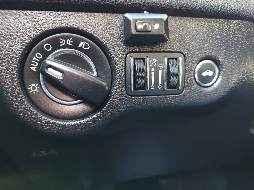 2020 Chrysler 300 Image 23