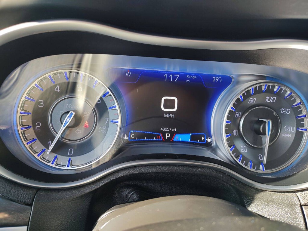 2020 Chrysler 300 Image 25