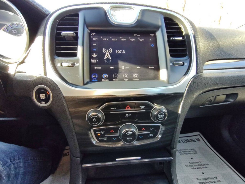 2020 Chrysler 300 Image 31