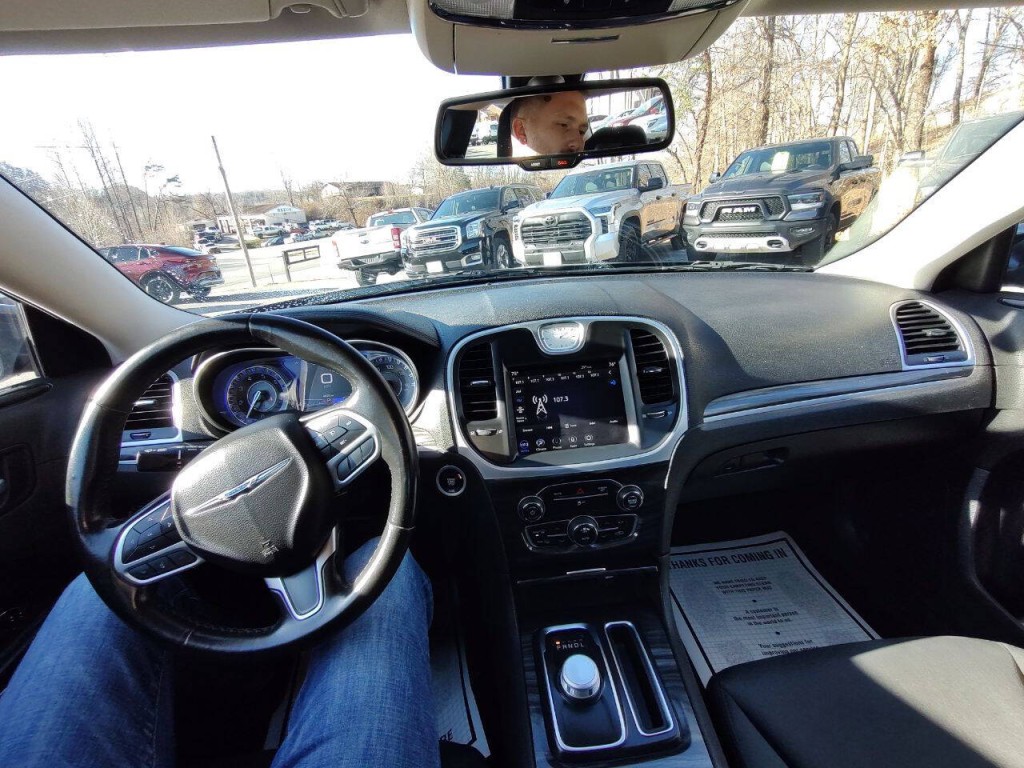 2020 Chrysler 300 Image 34