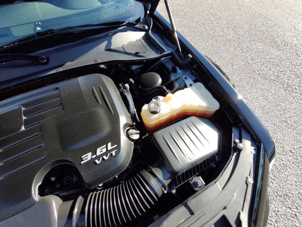 2020 Chrysler 300 Image 36