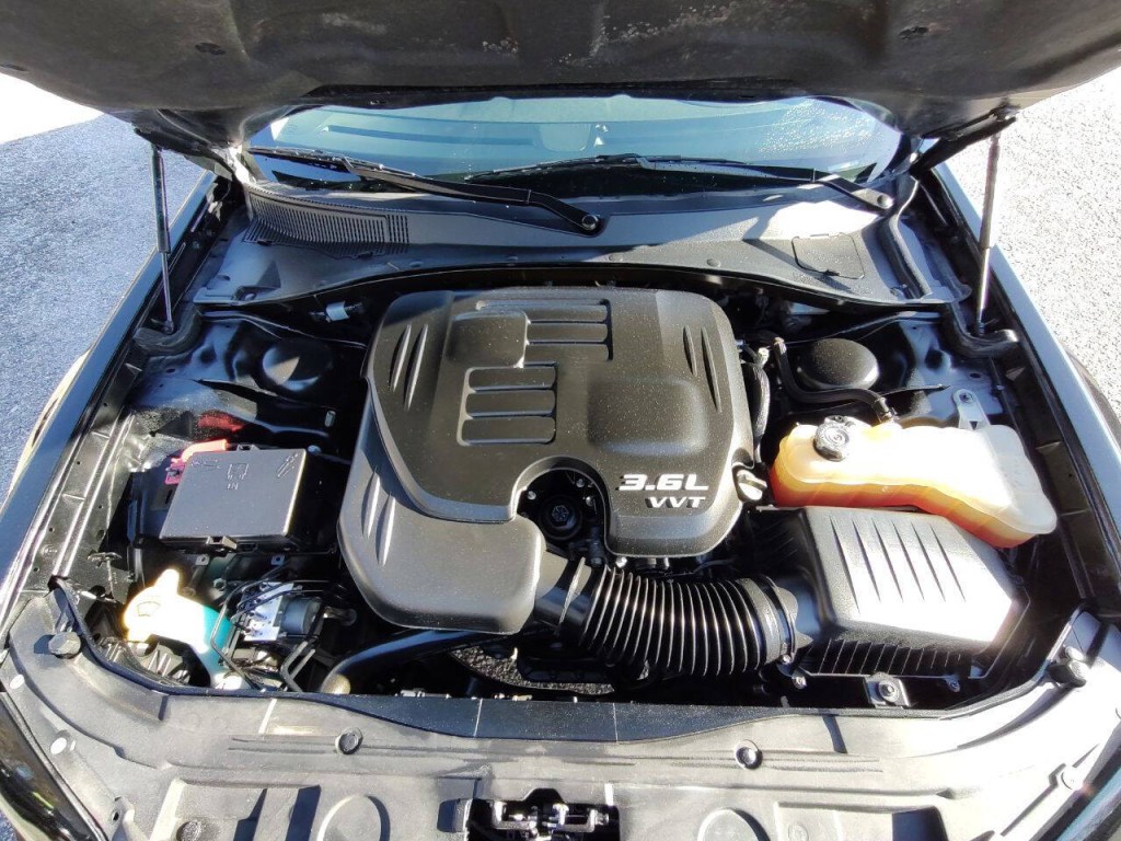 2020 Chrysler 300 Image 38