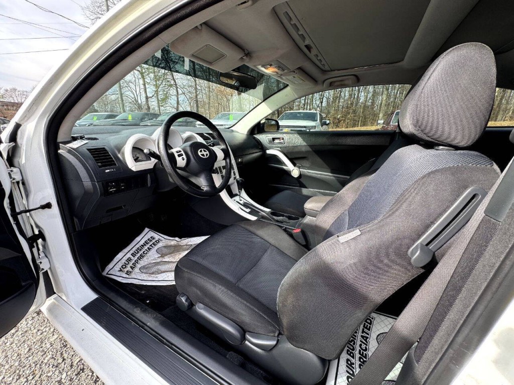 2010 Scion tC Image 11