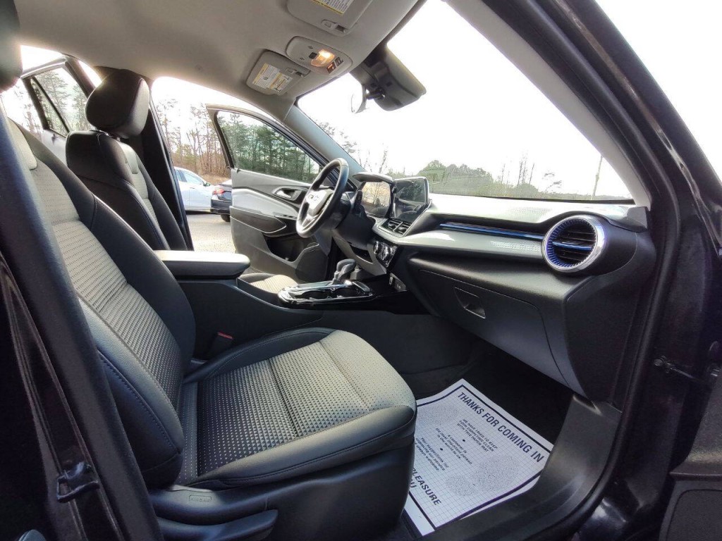 2025 Chevrolet Trax Image 13