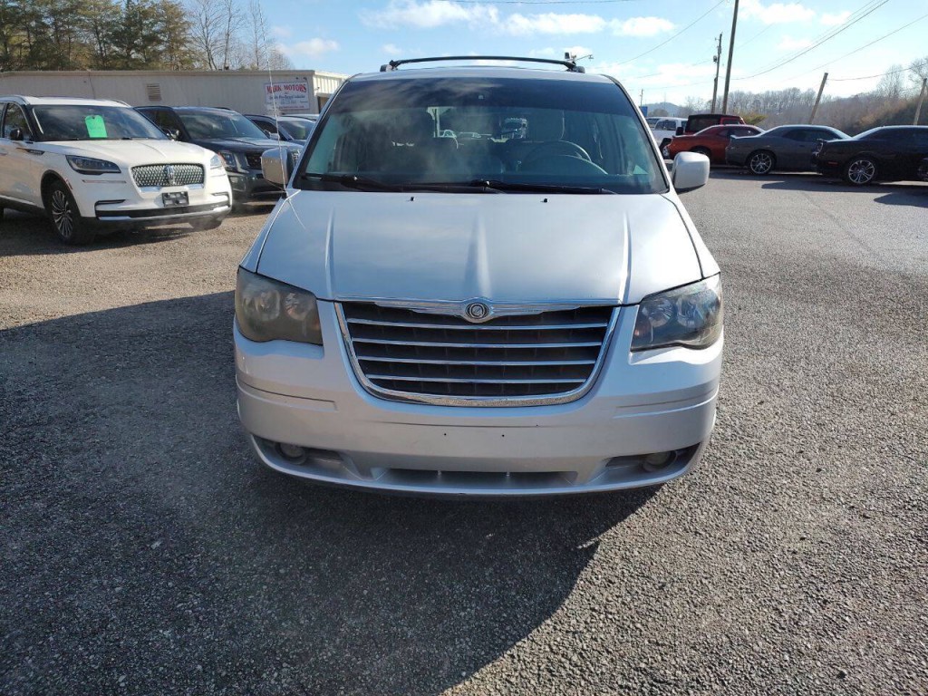 2008 Chrysler Town & Country Image 3