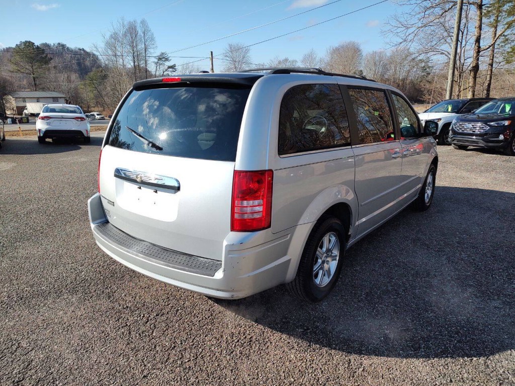 2008 Chrysler Town & Country Image 7
