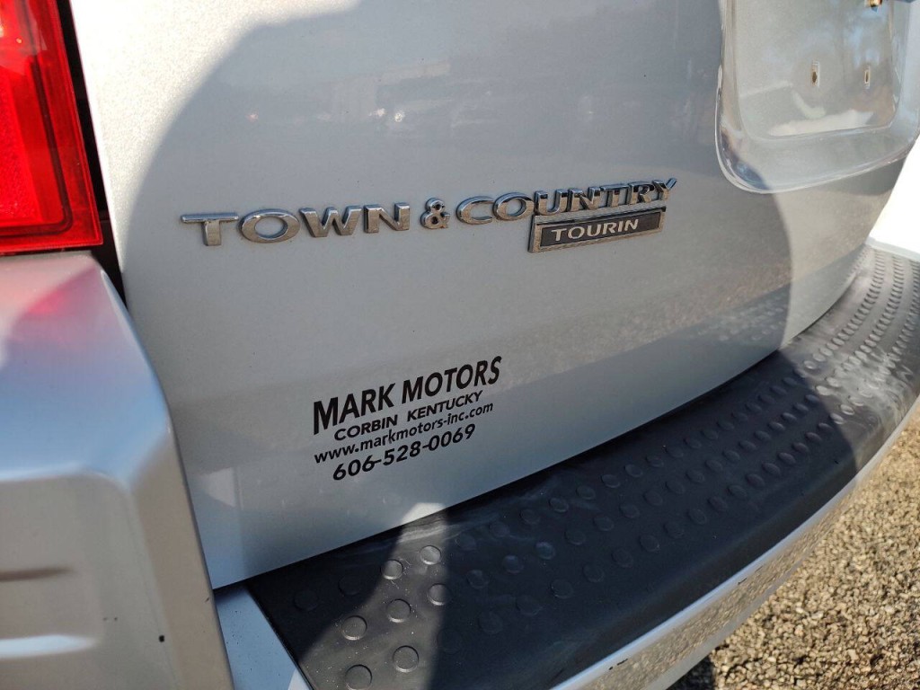 2008 Chrysler Town & Country Image 9