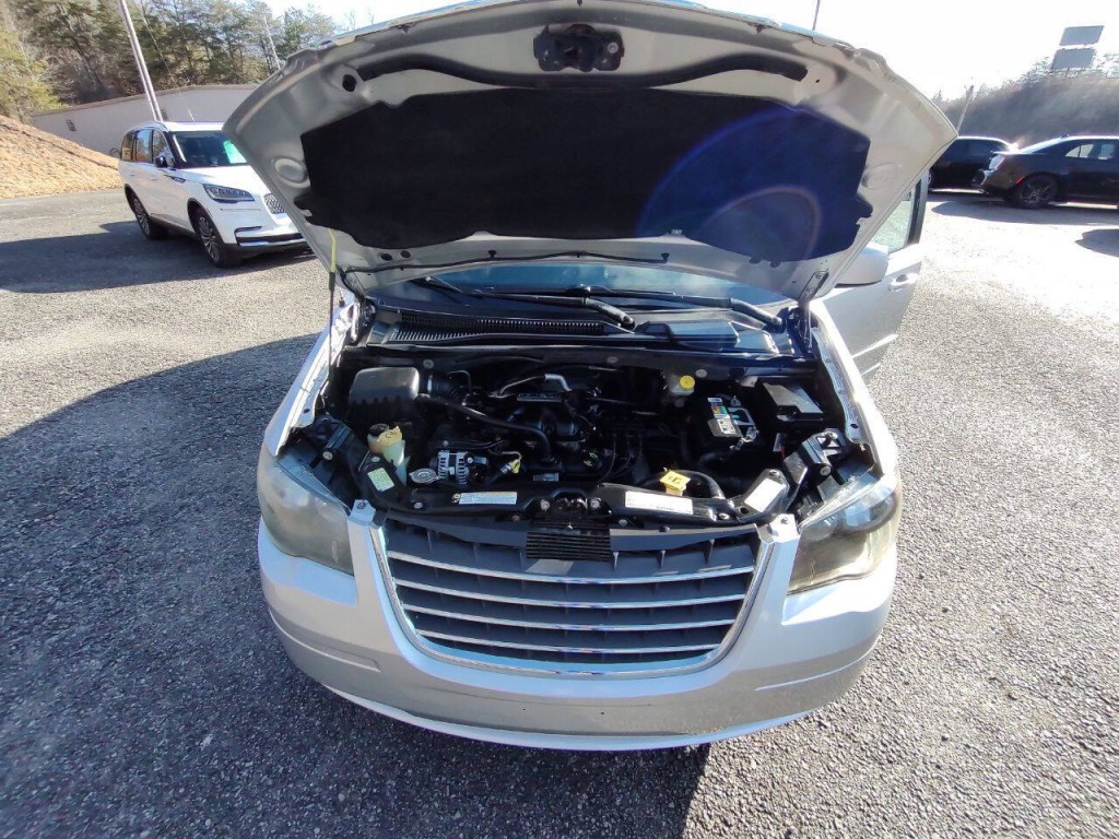 2008 Chrysler Town & Country Image 10