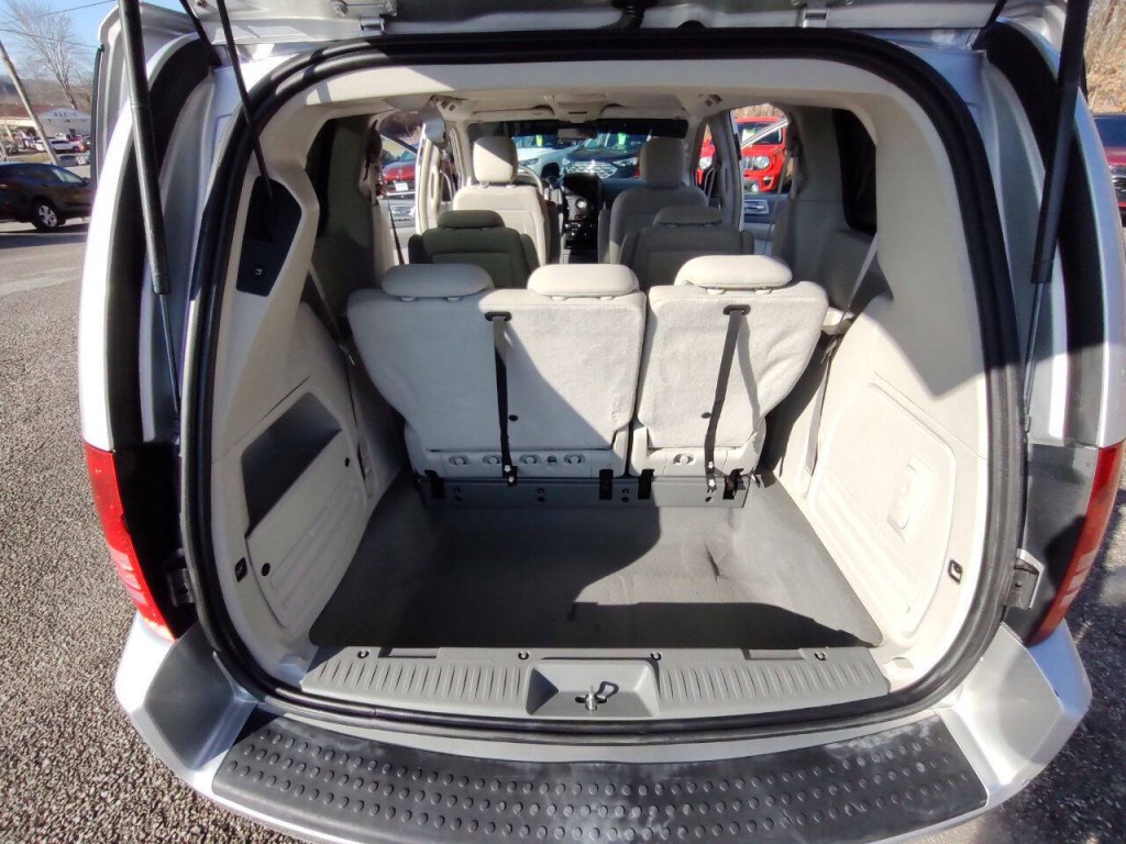 2008 Chrysler Town & Country Image 12