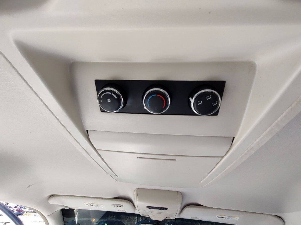 2008 Chrysler Town & Country Image 13