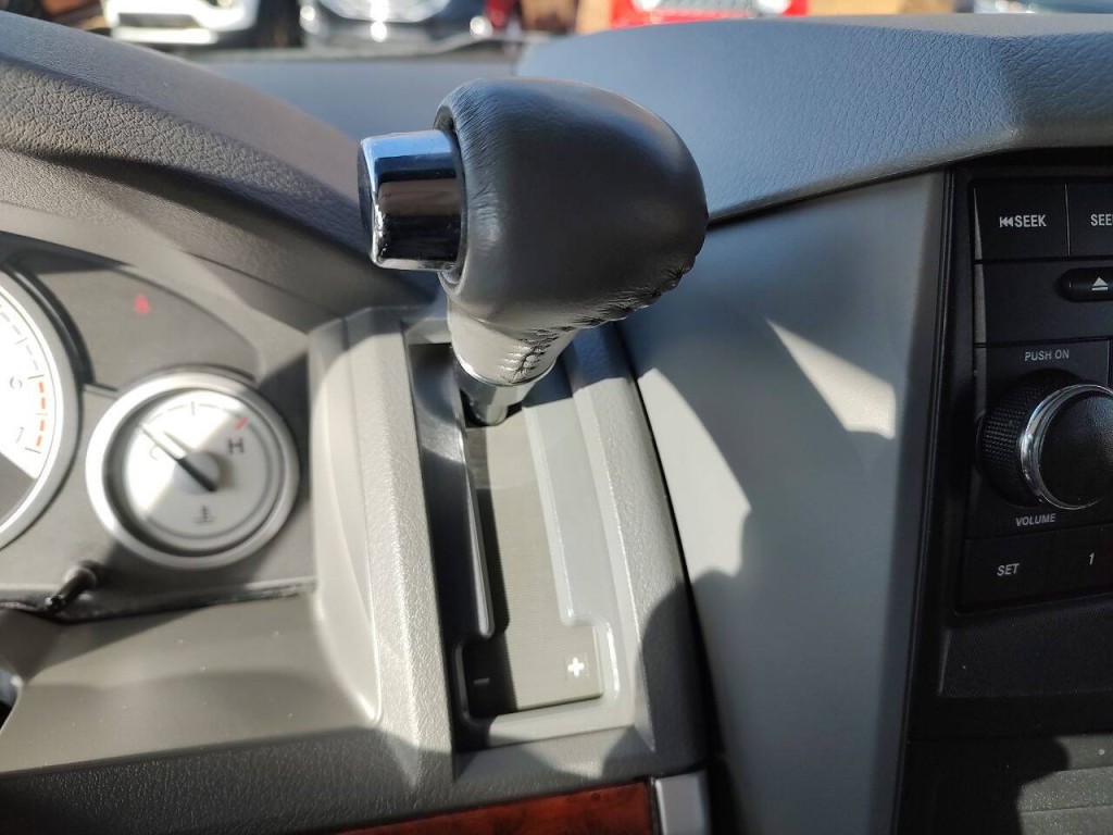 2008 Chrysler Town & Country Image 23