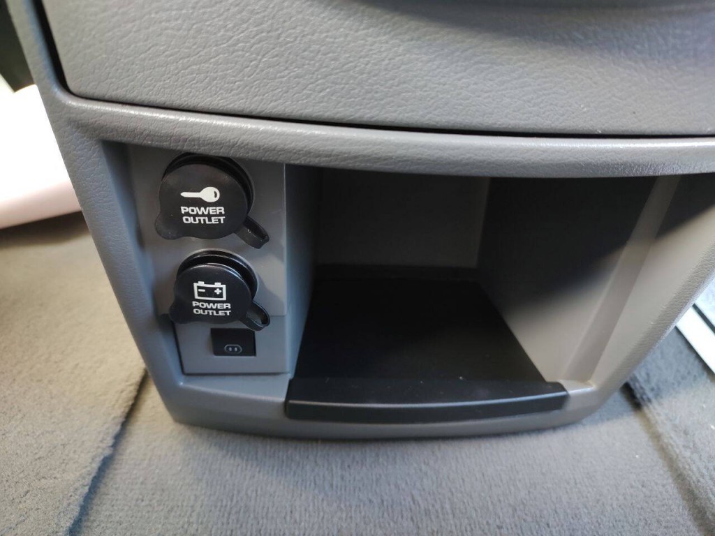 2008 Chrysler Town & Country Image 24